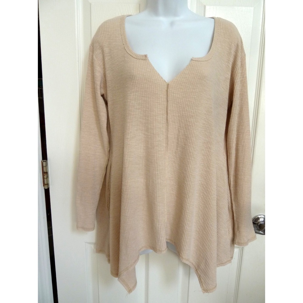 Flawless Beige Ribbed Tunic Top Pockets Asymmetrical Hem Raw Seams Sz S ST9267KB
